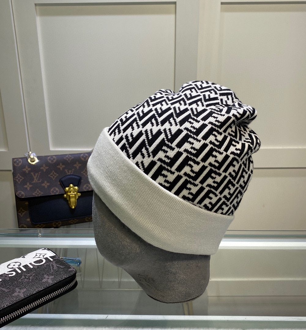 Fendi Beanie In Grey