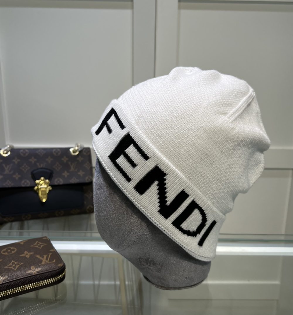 Fendi Beanie In White