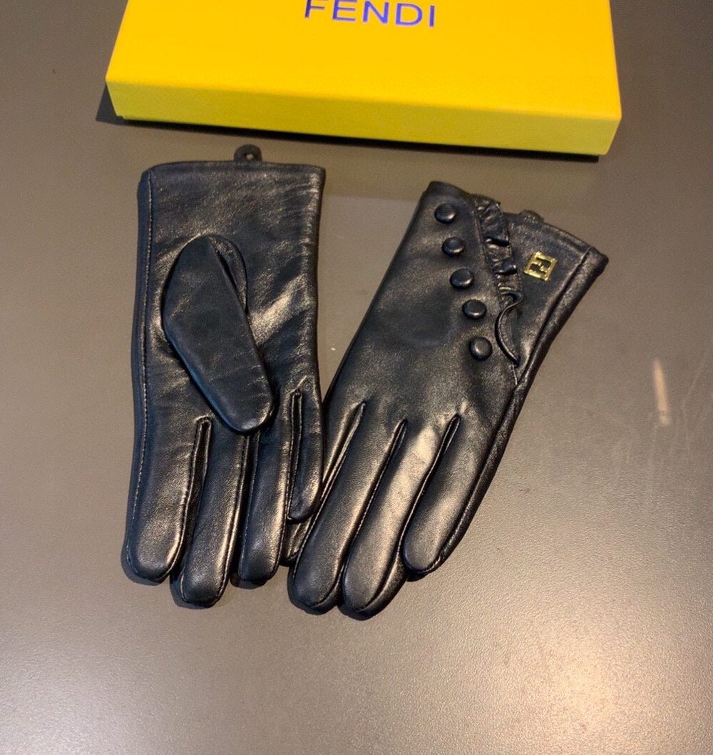 Fendi Gloves In Black
