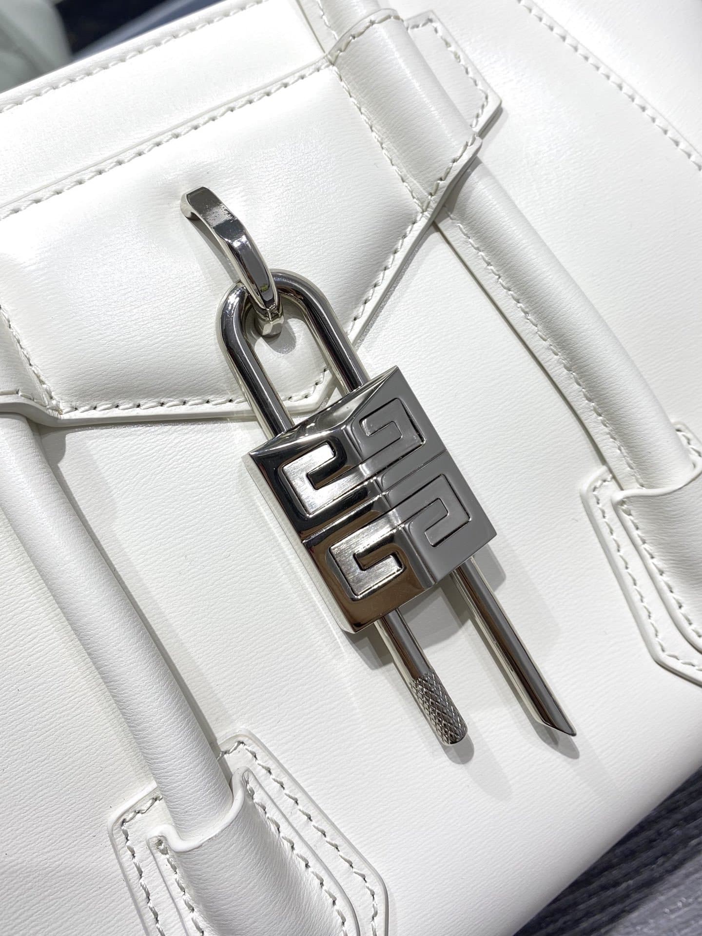Givenchy Mini Antigona Lock Bag Ivory For Women, Women's Handbags, Shoulder Bags 8.7in/22cm GVC BB50J0B16S-105 - Image 9