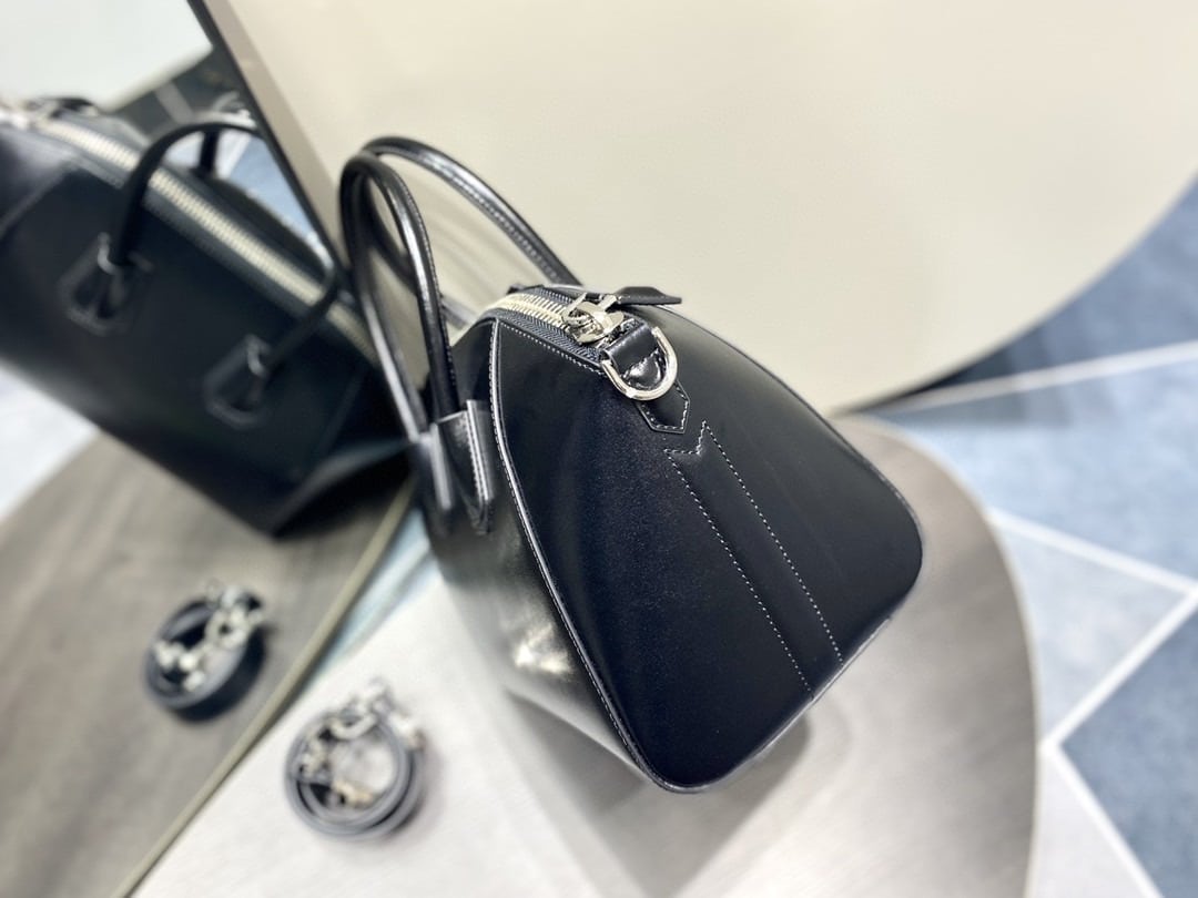 Givenchy Mini Antigona Sport Bag Black For Women, Women's Handbags, Shoulder Bags 8.7in/22cm GVC BB50P6B1A4-001 - Image 7