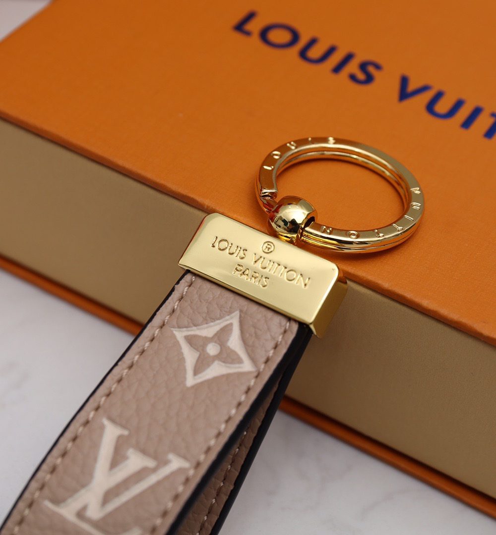 GJ08 – Key holder and bag charm