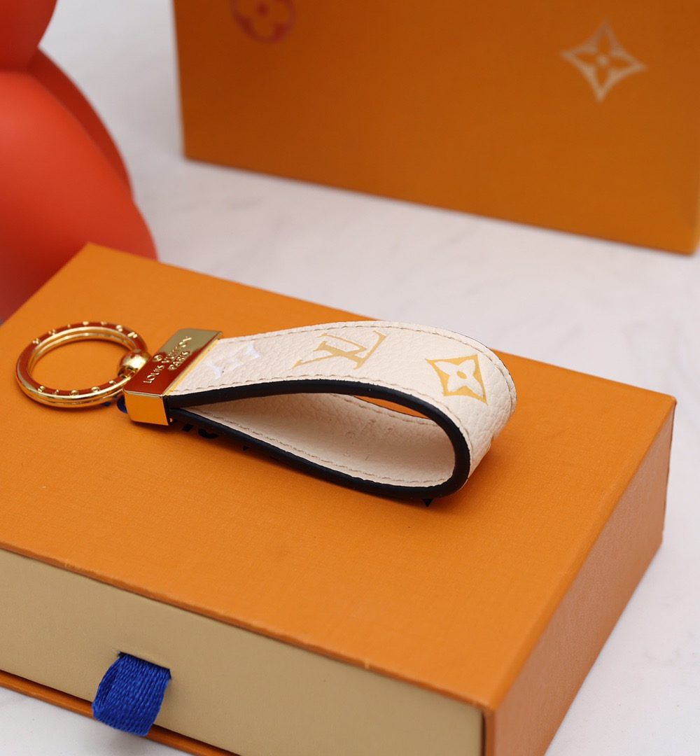 GJ08 – Key holder and bag charm