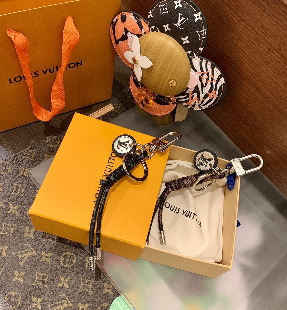 GJ09 – Key holder and bag charm