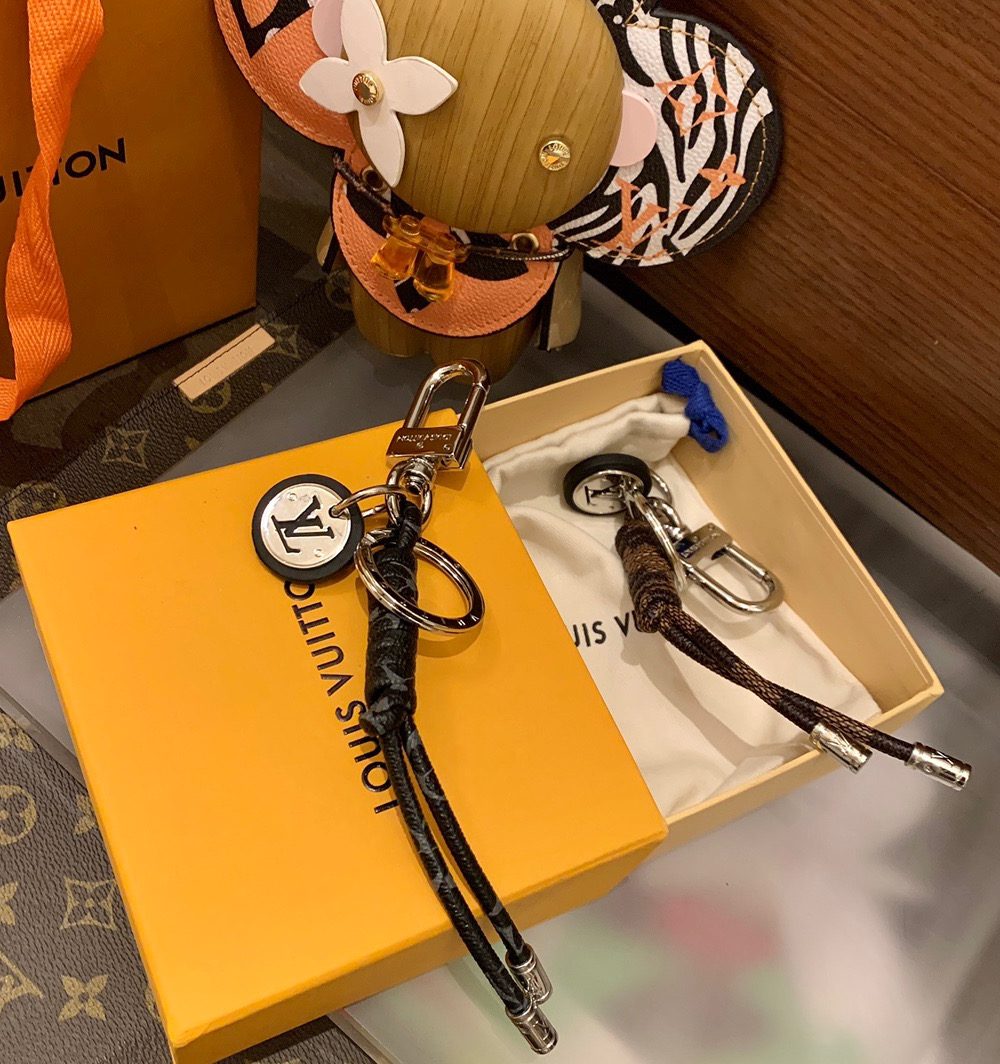 GJ09 – Key holder and bag charm