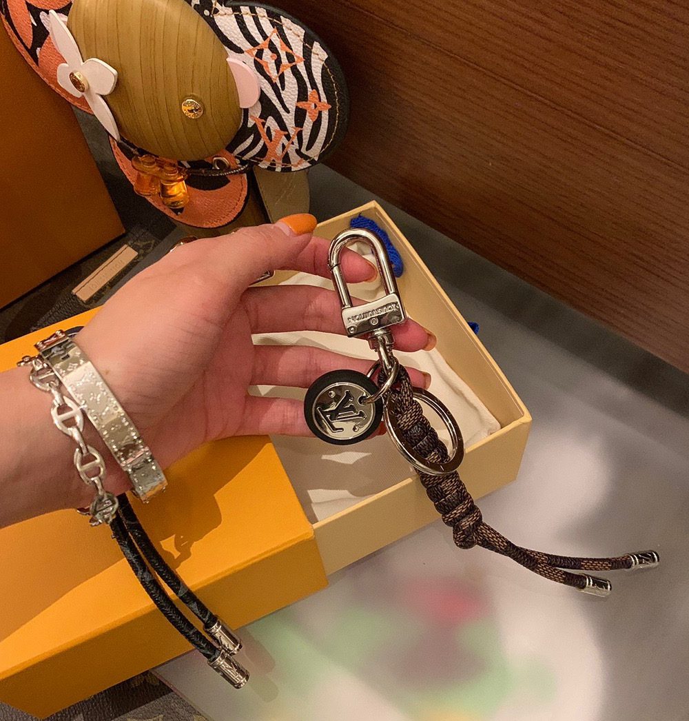 GJ09 – Key holder and bag charm