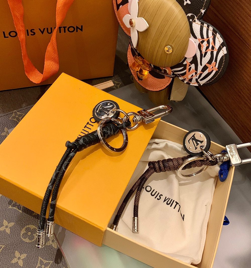 GJ09 – Key holder and bag charm