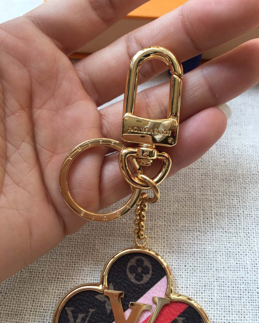 GJ11 – Key holder and bag charm