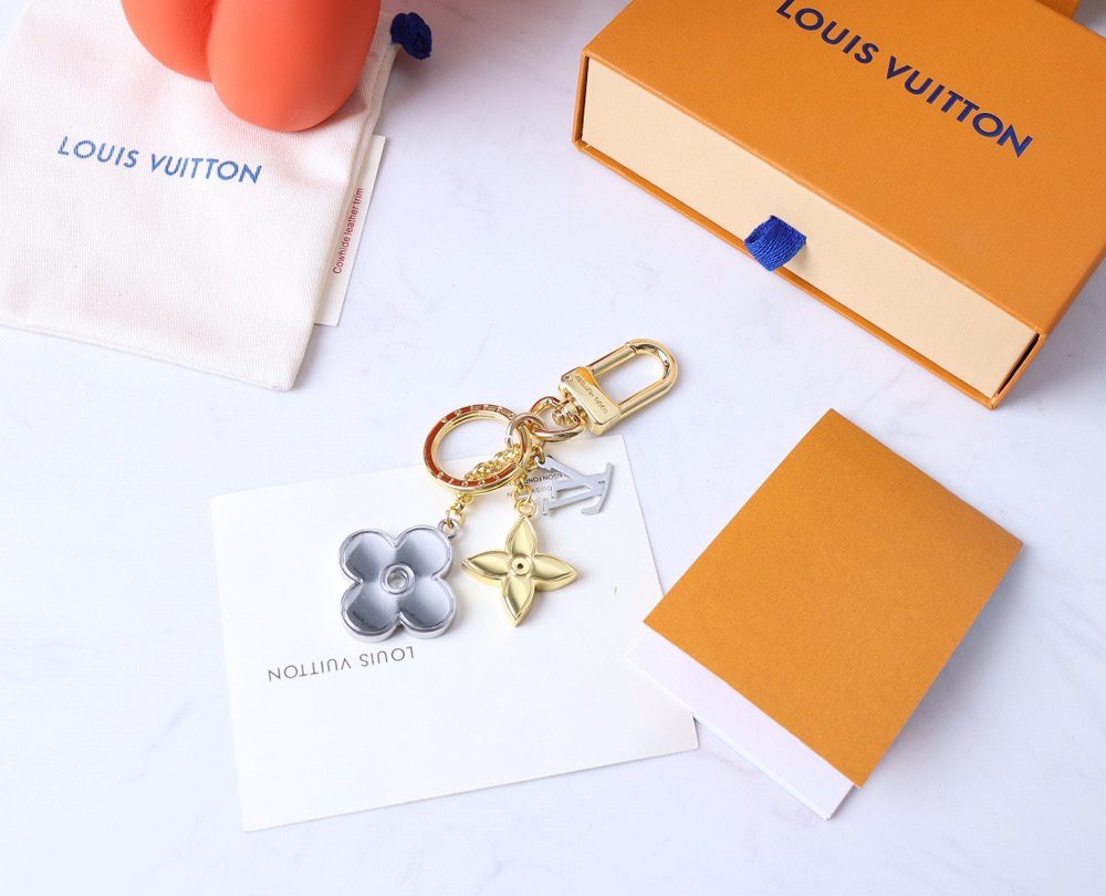 GJ18 – Key holder and bag charm