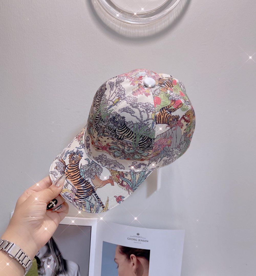 Gucci Baseball Hat With Tiger White GG Hat