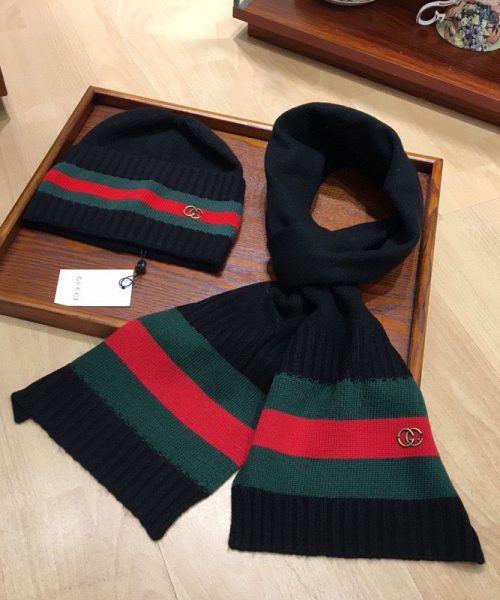 Gucci Beanie & Scarf Set In Black 