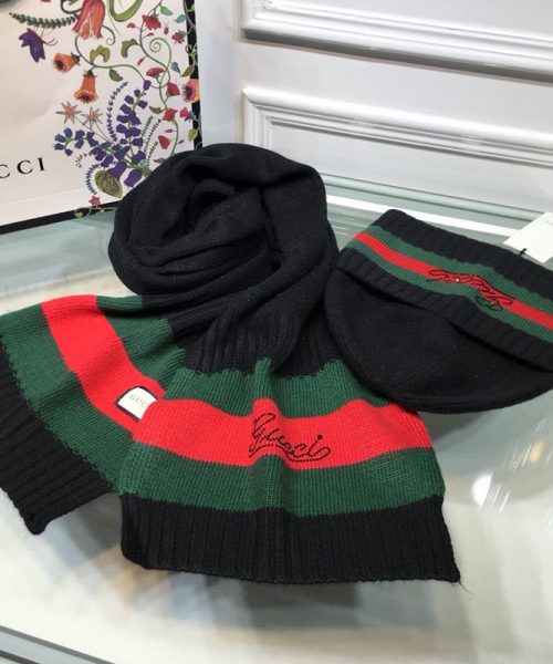 Gucci Beanie & Scarf Set In Black 