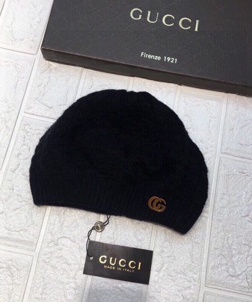 Gucci Beanie & Scarf Set In Black 