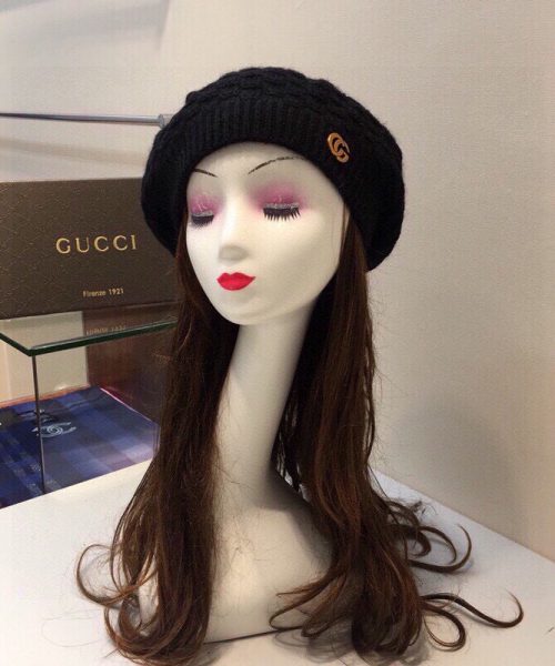 Gucci Beanie & Scarf Set In Black 