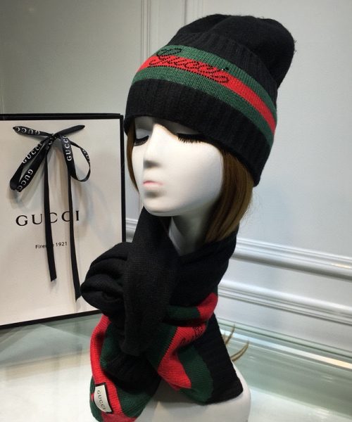 Gucci Beanie & Scarf Set In Black 