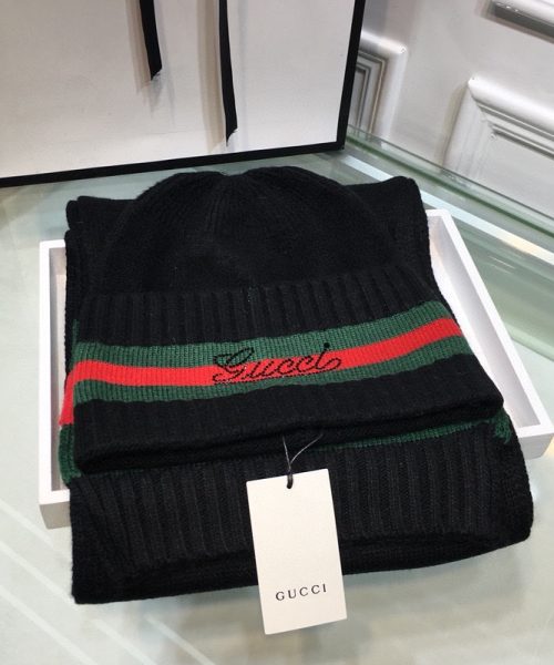 Gucci Beanie & Scarf Set In Black 