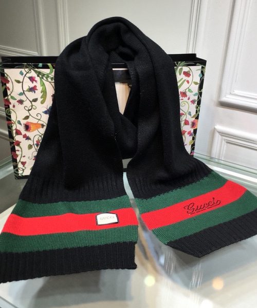 Gucci Beanie & Scarf Set In Black 