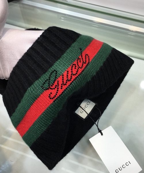 Gucci Beanie & Scarf Set In Black 