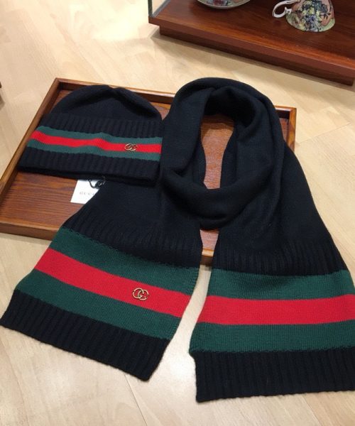 Gucci Beanie & Scarf Set In Black 