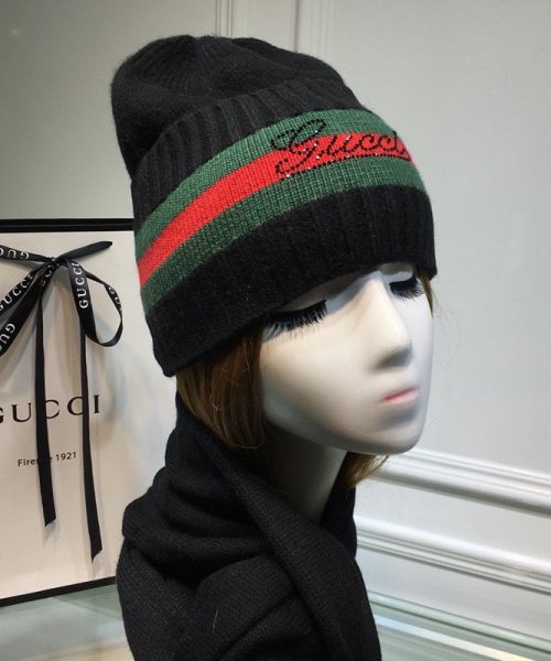 Gucci Beanie & Scarf Set In Black 