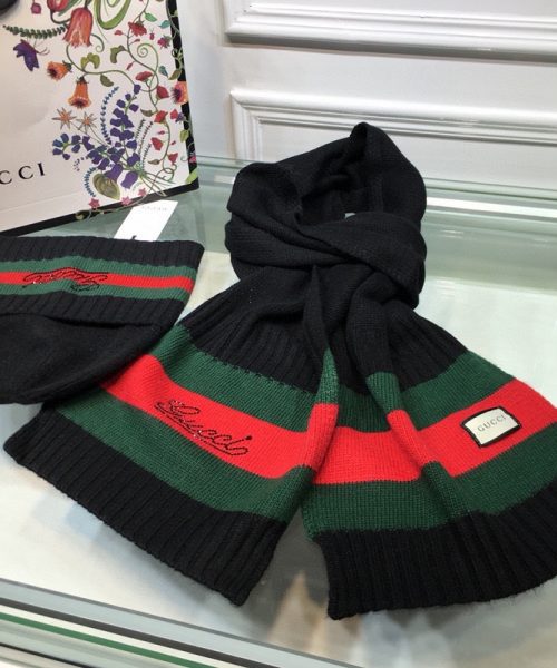 Gucci Beanie & Scarf Set In Black