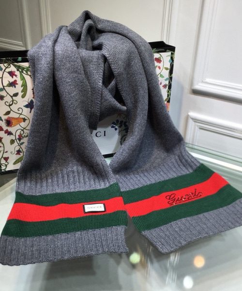 Gucci Beanie & Scarf Set In Grey 