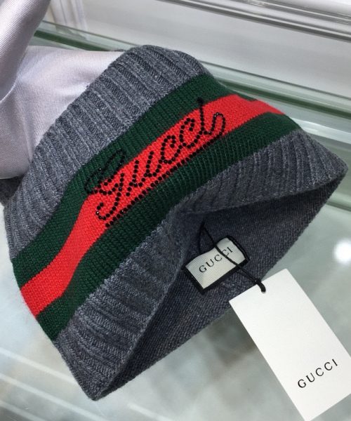 Gucci Beanie & Scarf Set In Grey 