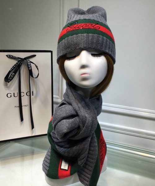 Gucci Beanie & Scarf Set In Grey 