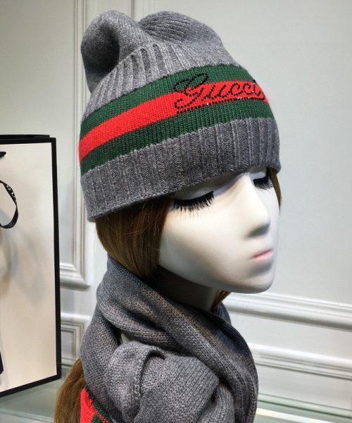 Gucci Beanie & Scarf Set In Grey 