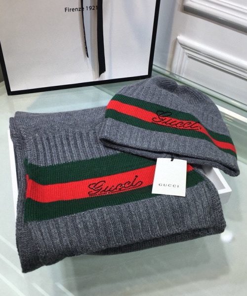 Gucci Beanie & Scarf Set In Grey 