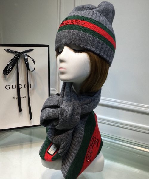 Gucci Beanie & Scarf Set In Grey 