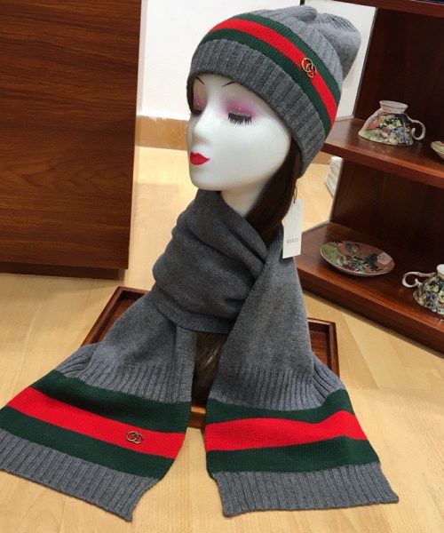 Gucci Beanie & Scarf Set In Grey 
