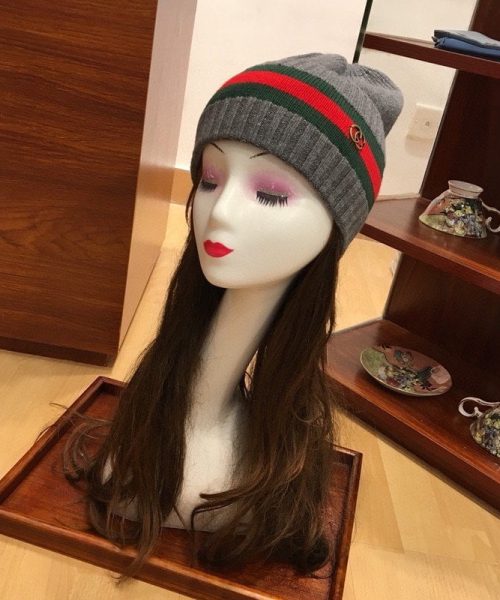 Gucci Beanie & Scarf Set In Grey 