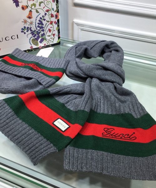 Gucci Beanie & Scarf Set In Grey 