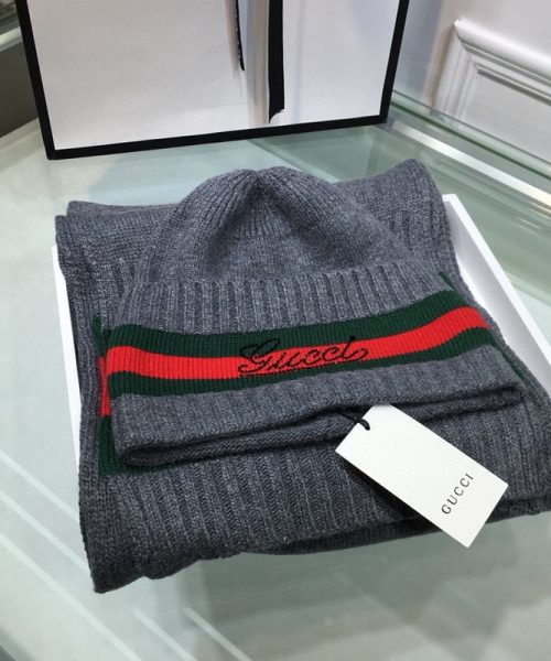 Gucci Beanie & Scarf Set In Grey 