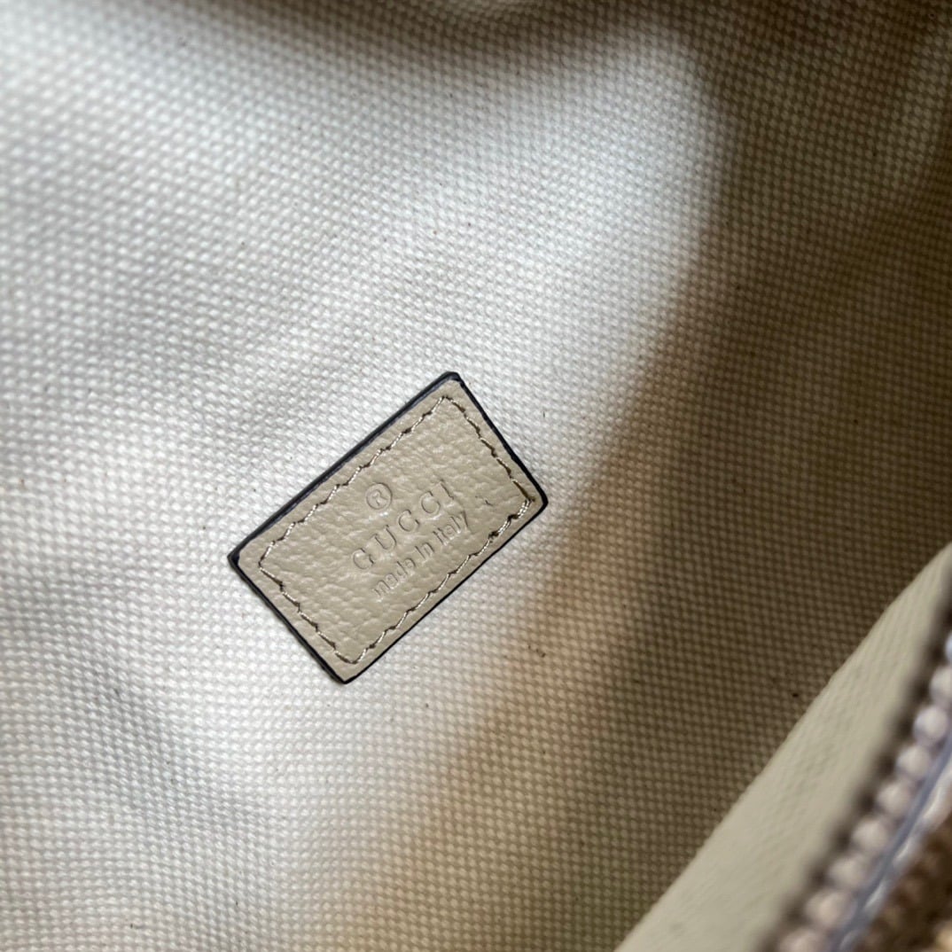 1:1 Replica Gucci Belt Bag With Interlocking G Beige And White GG Sumpreme Canvas For Women 9in/23cm GG 682933 UULCT 9682 - Image 9