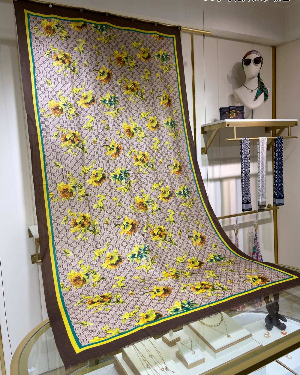 Gucci Cashmere Flower Printed Patterns Multicolor in Brown Scarf 150cm/71in