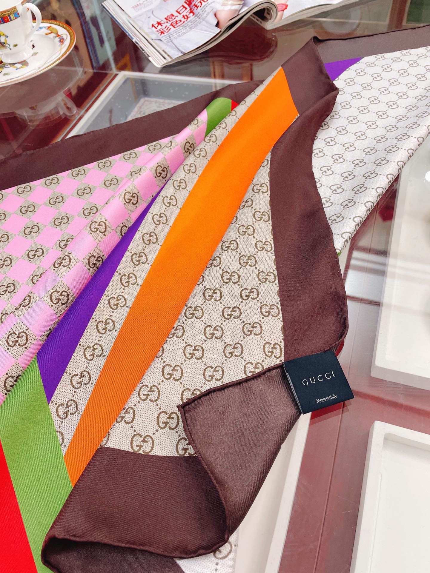 Gucci Geometric GG Print Twill Beige and Dark Green Scarf 90cm/35in 682469 3G001 9766 - Image 2