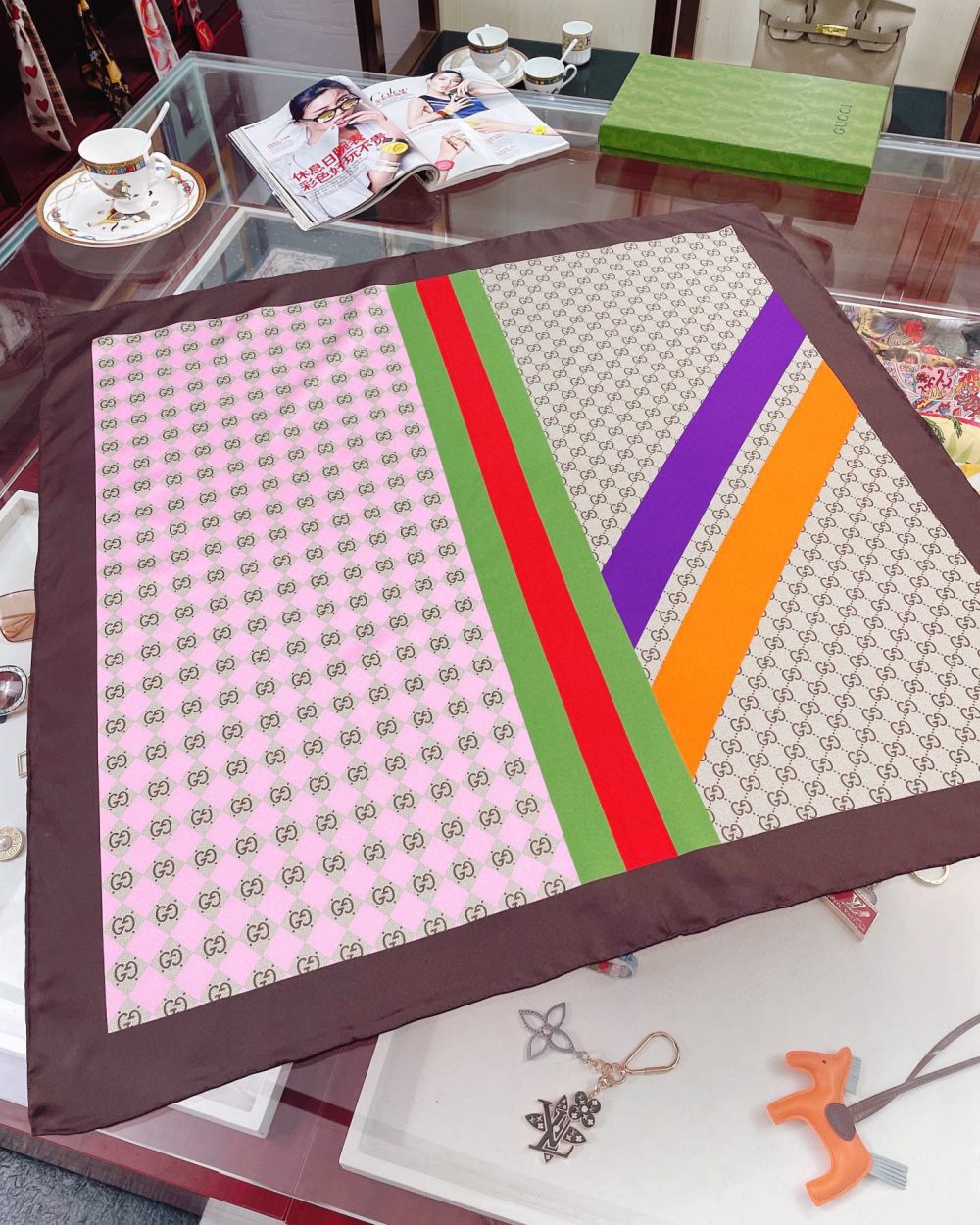 Gucci Geometric GG Print Twill Beige and Dark Green Scarf 90cm/35in 682469 3G001 9766