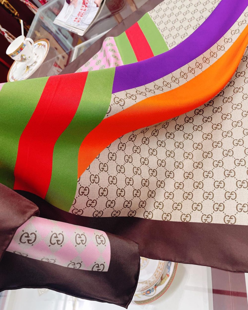 Gucci Geometric GG Print Twill Beige and Dark Green Scarf 90cm/35in ‎682469 3G001 9766 