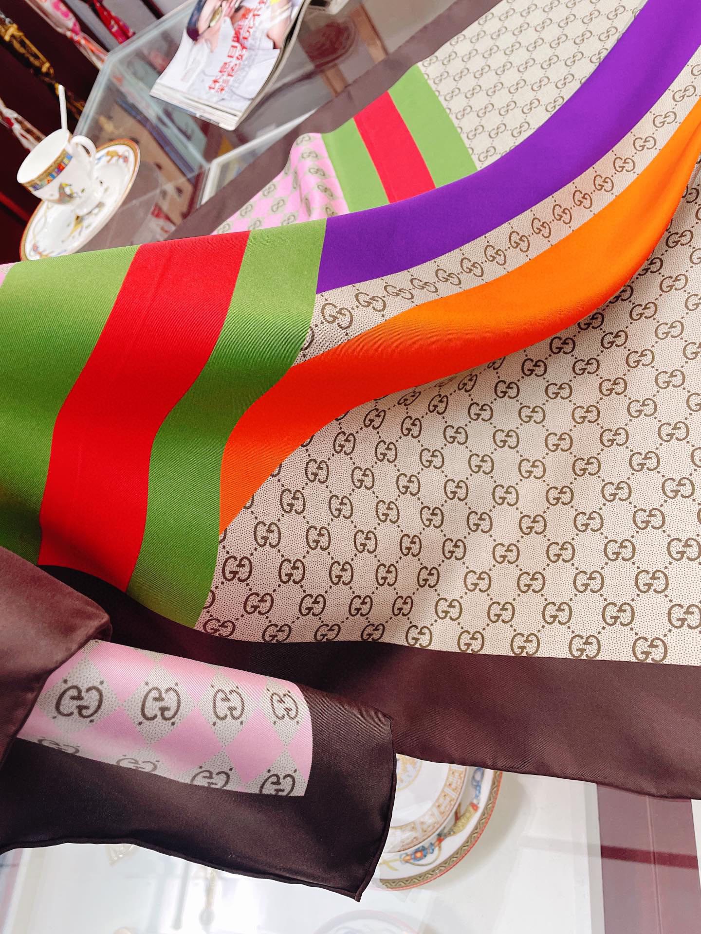 Gucci Geometric GG Print Twill Beige and Dark Green Scarf 90cm/35in 682469 3G001 9766 - Image 8