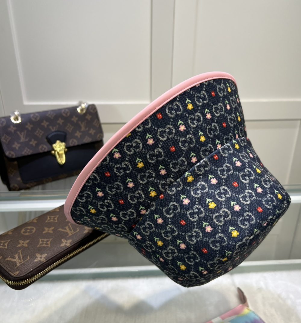 Gucci GG Bucket Hat With Floral Black GG Hat