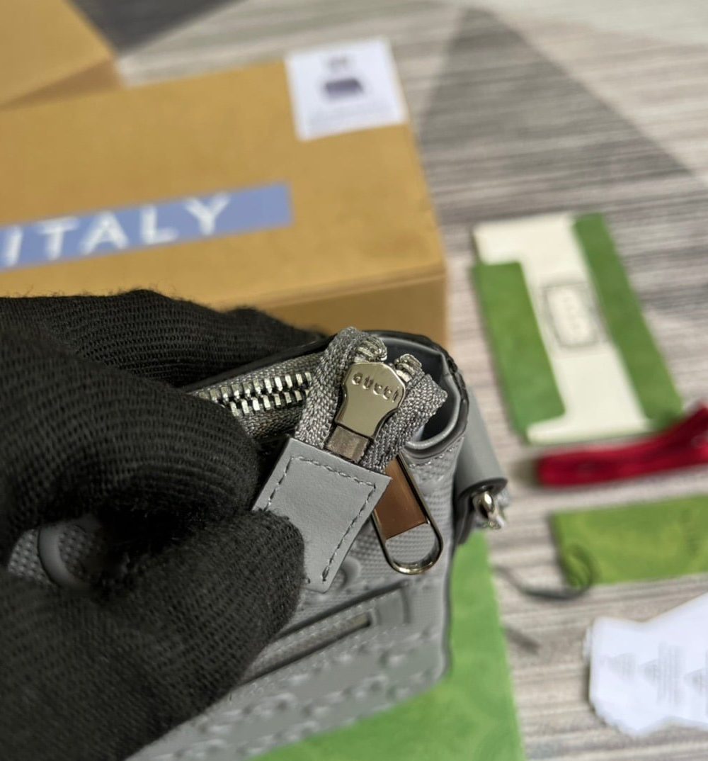 1:1 Replica Gucci GG Embossed Bag Grey GG Embossed  For Men 10.2in/26cm GG 406410 1W3CN 1275