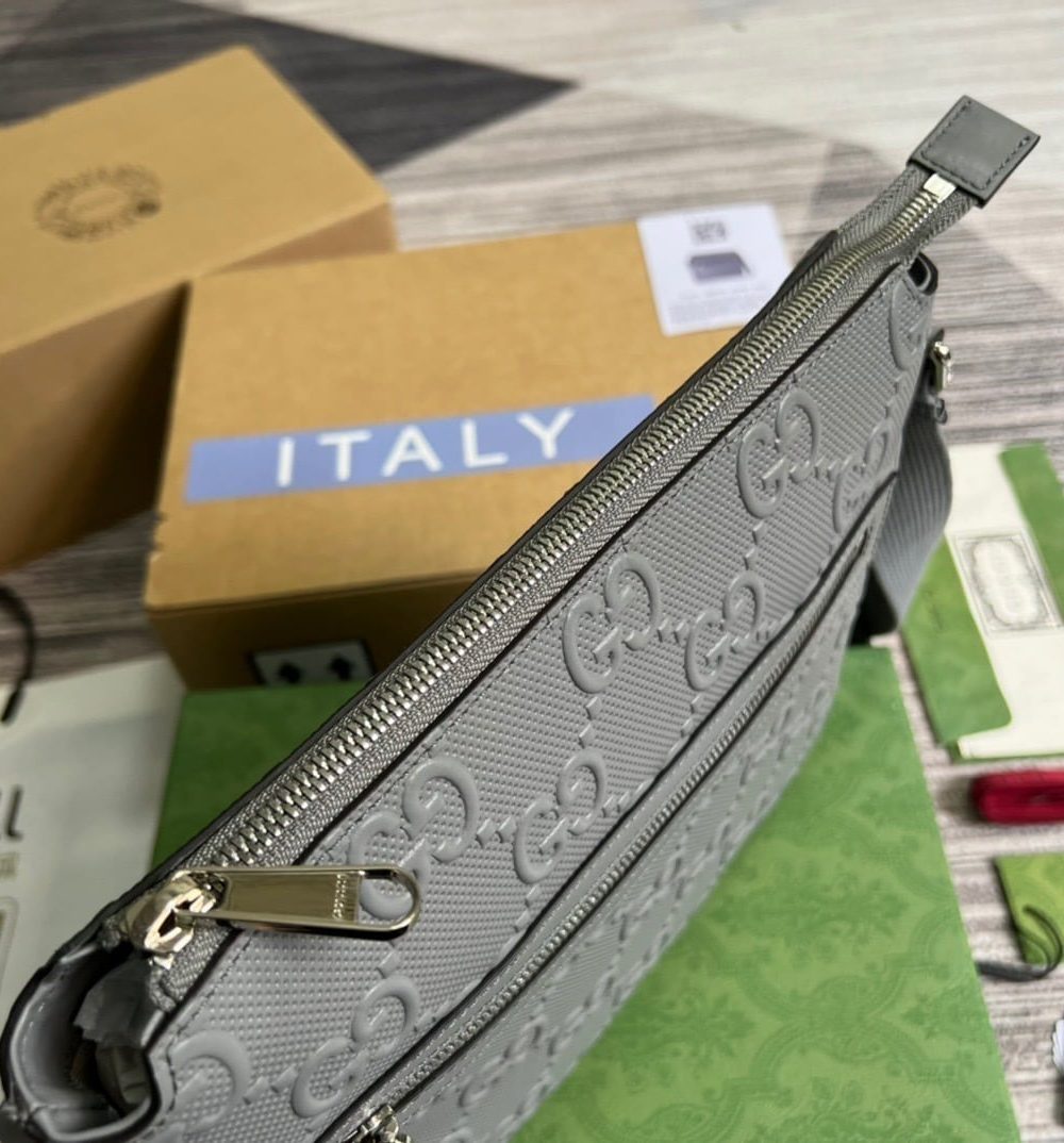 1:1 Replica Gucci GG Embossed Bag Grey GG Embossed  For Men 10.2in/26cm GG 406410 1W3CN 1275