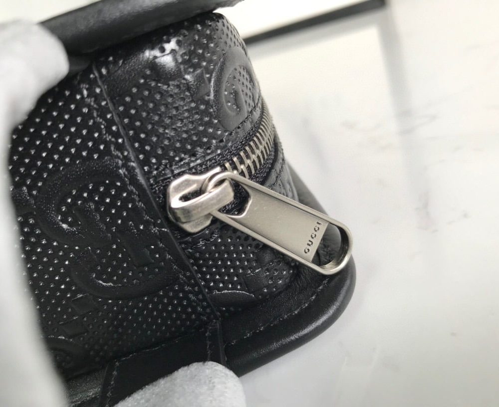 1:1 Replica Gucci GG Embossed Cosmetic Case Black GG Embossed For Men  9in/23cm GG495