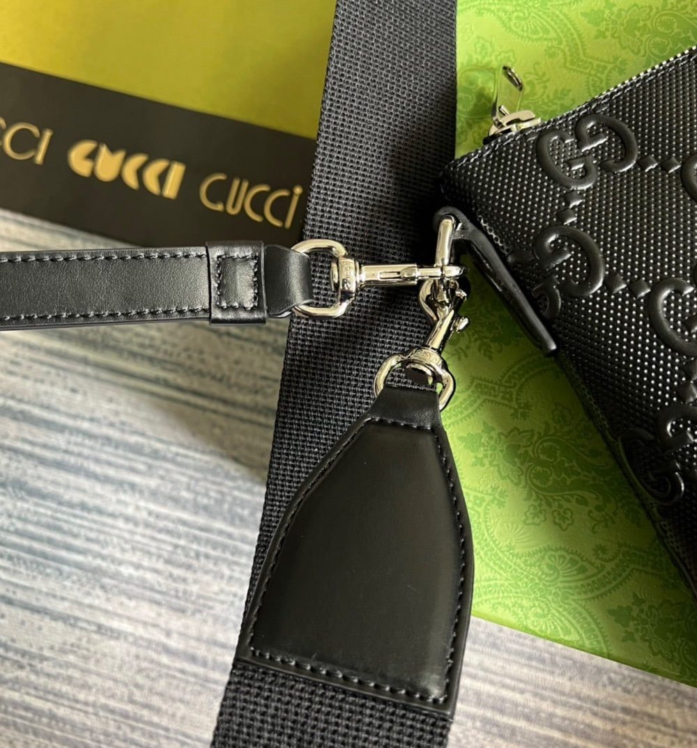 1:1 Replica Gucci GG Embossed Medium Messenger Bag Black GG Embossed For Men 12in/31cm GG 696009 1W3CN 1000