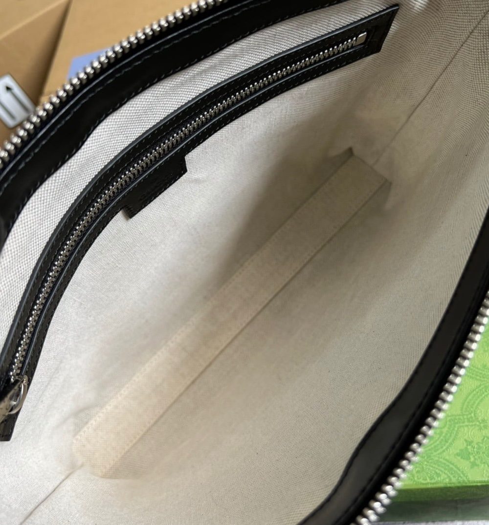 1:1 Replica Gucci GG Embossed Medium Messenger Bag Black GG Embossed For Men 12in/31cm GG 696009 1W3CN 1000