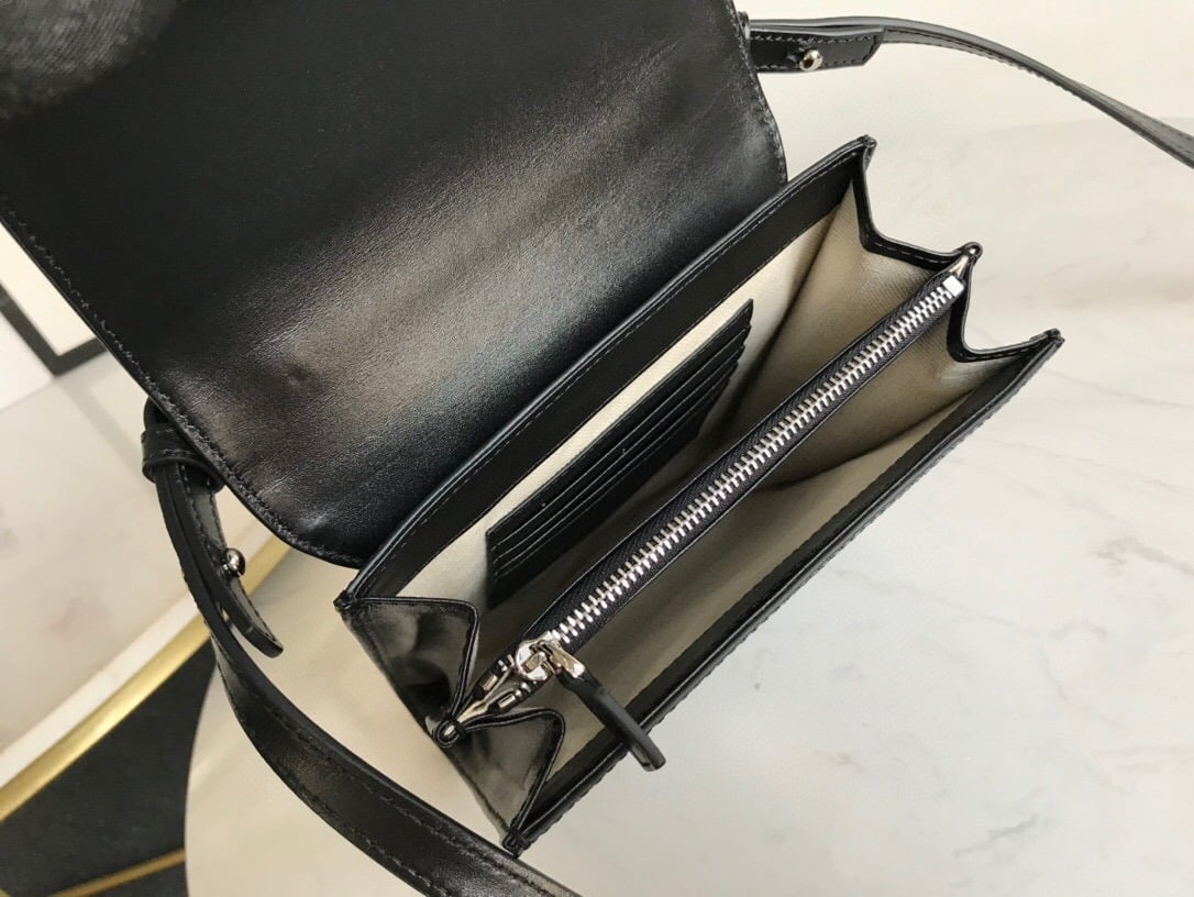 1:1 Replica Gucci GG Embossed Messenger Bag Black GG Embossed For Men 8.1in/20.5cm GG 625782 1W3AN 1000465 - Image 14