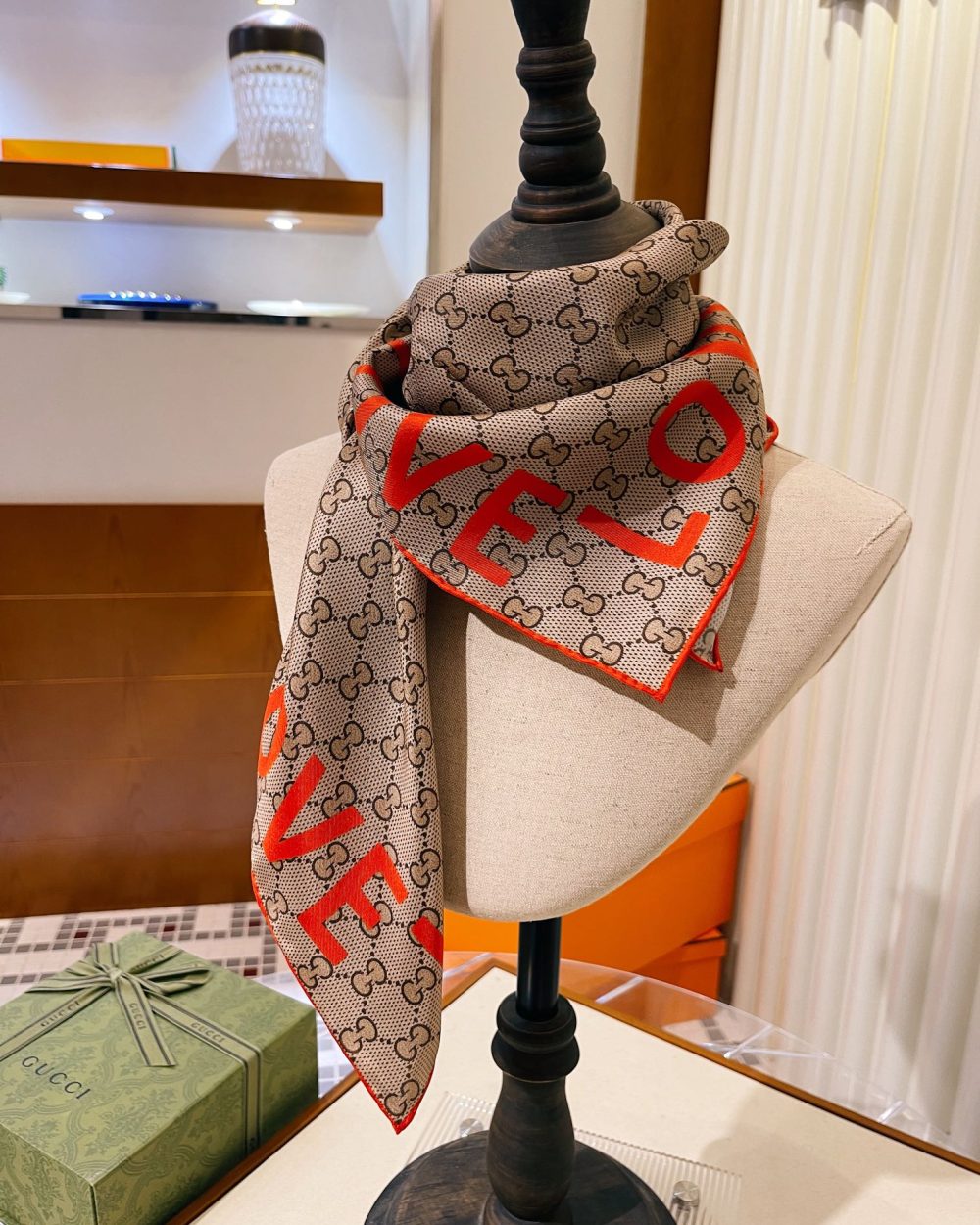Gucci GG 'Love' Print silk Beige and Red Scarf 90cm/35in ‎681907 3G001 9774 