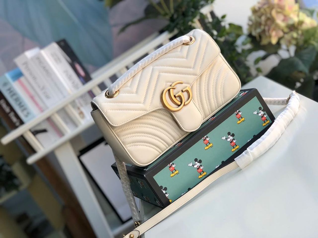 1:1 Replica Gucci GG Marmont Small Matelassé Shoulder Bag White Matelassé Chevron For Women 10in/26cm 443497 DTDIT 9022 - Image 2